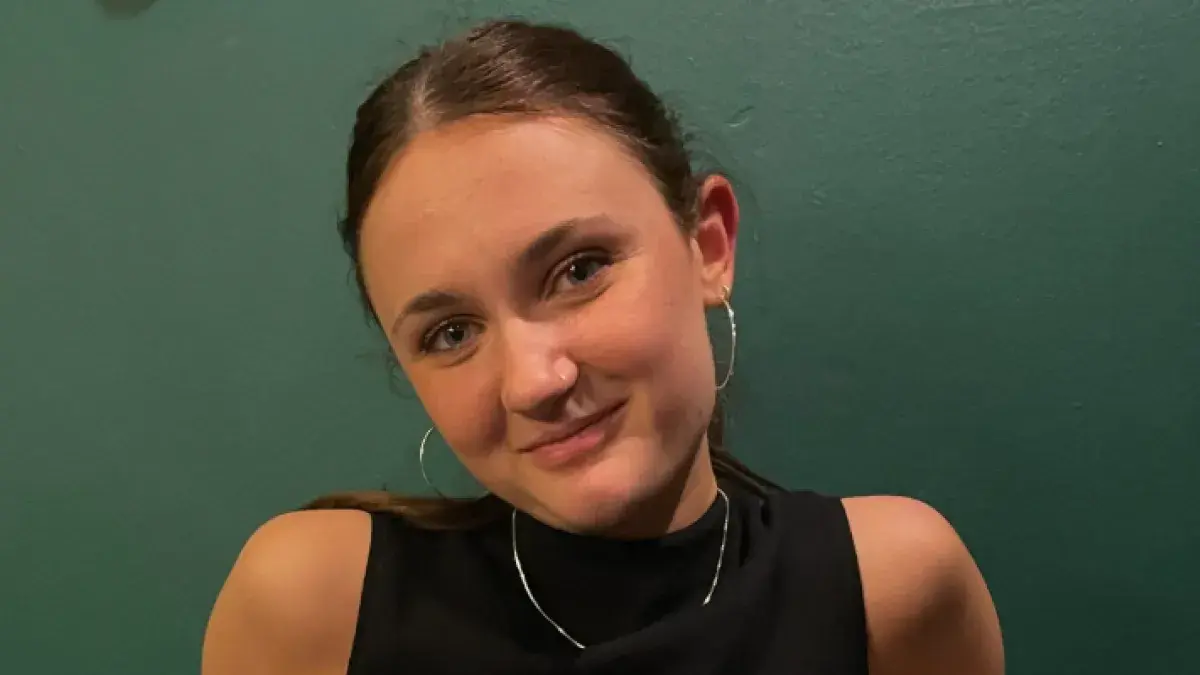 Colour head and shoulders photo of Eliza Light