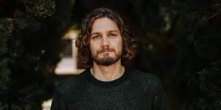 Colour head and shoulders photo of Otto Bam looking at the camera