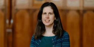 Colour head and shoulders photo of Professor Naomi Appleton