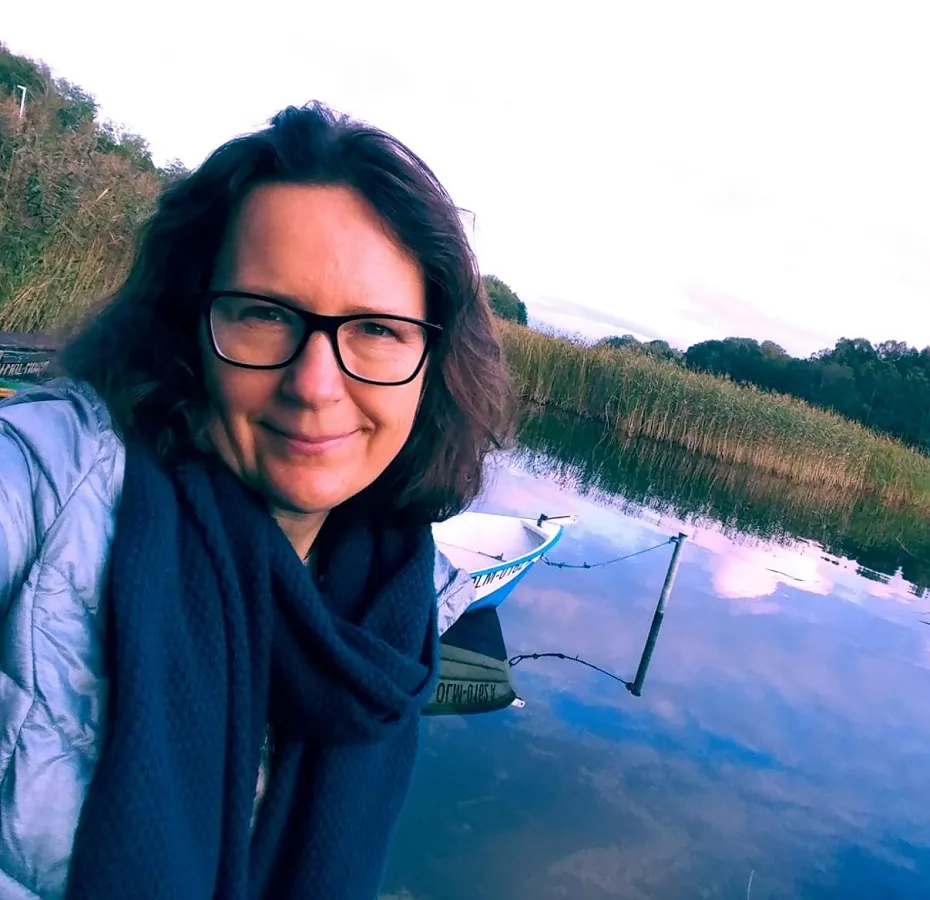 Colour head and shoulders photo of Dr Halszka Leleń