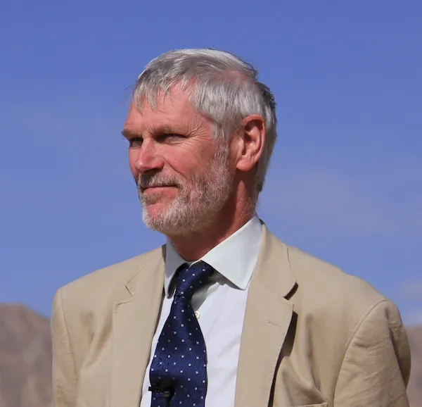 Colour head and shoulders photo of David Jasper