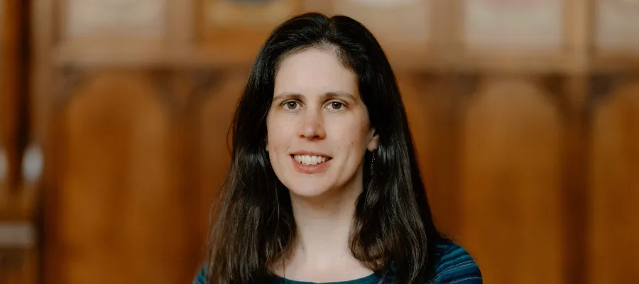 Colour head and shoulders photo of Professor Naomi Appleton