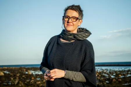 Colour head and shoulders photo of Karine Polwart smiling at the camera