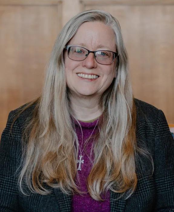 Colour head and shoulders photo of Dr Sara Parvis